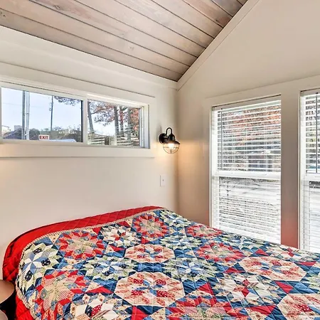 Tiny Home Retreat With Fire Pit About 3 Mi To Lake!